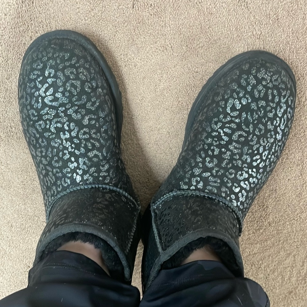 Animal print Uggs - like New!